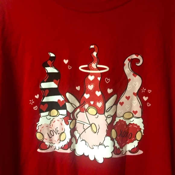 Gnomes 
Women’s Shirt 
Size 4XL 
Red 
Short Sleeve 
Top 
Excellent Condition - Picture 5 of 12